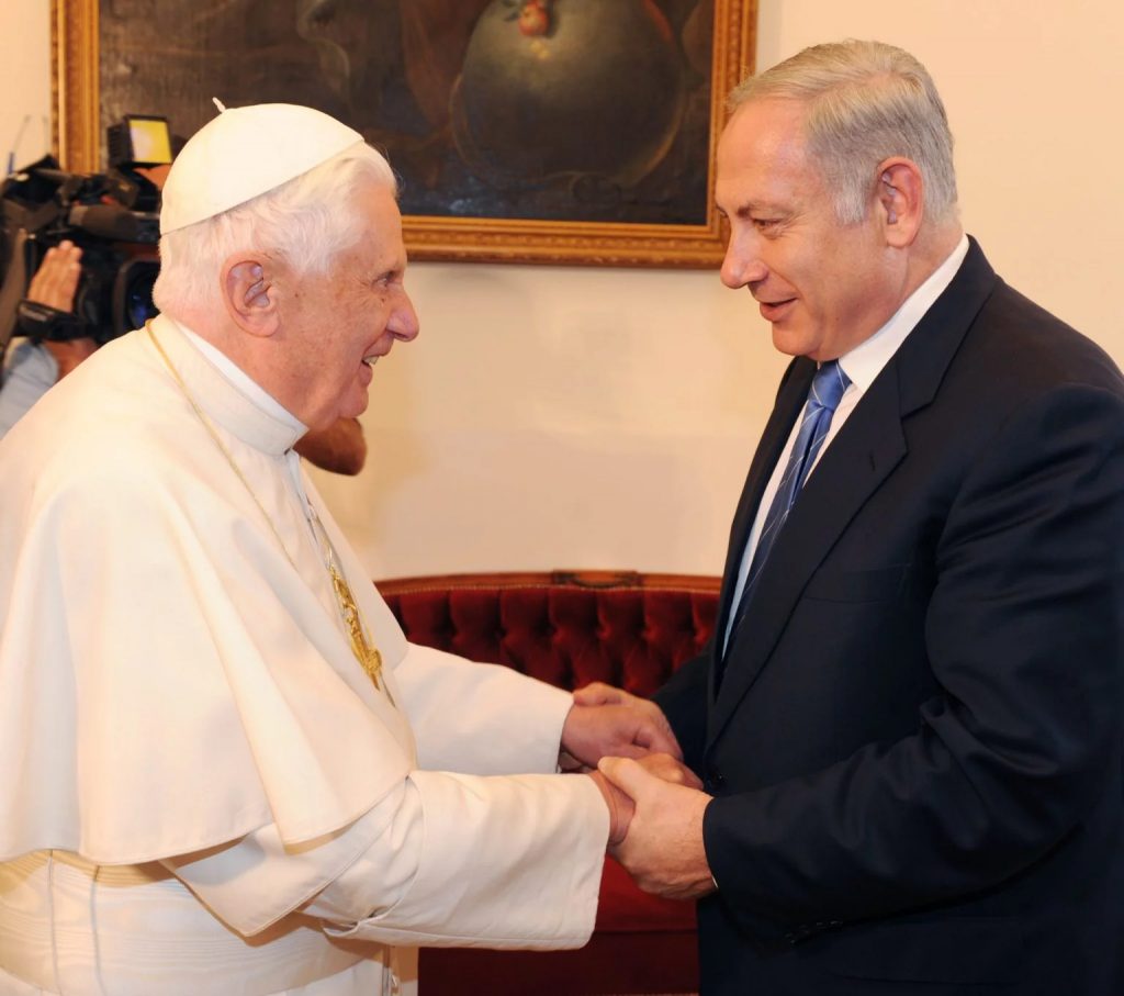 enero Domingo-Netanyahu-y-Benedicto-XVI