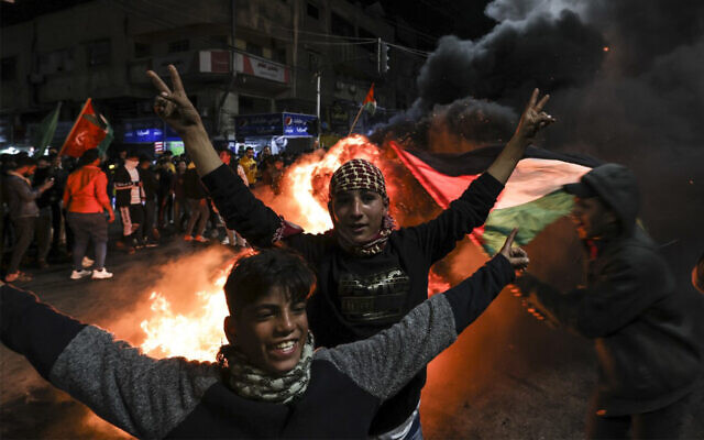 Palestinos-celebran atentados