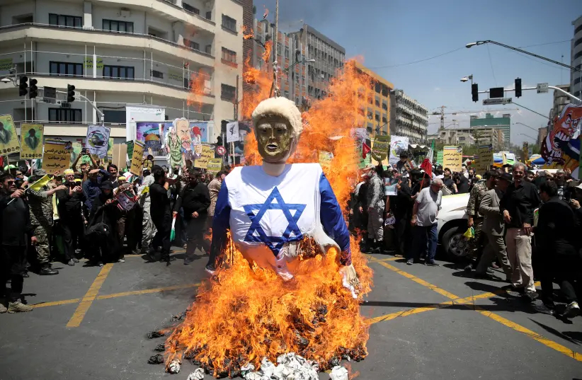 Iraníes-queman-efigie-de-Trump manifestación