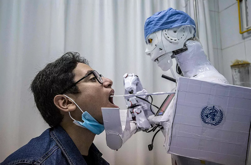 Robot-enfermero-Cira-3 pacientes