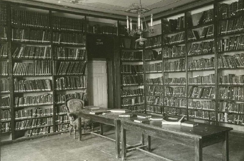 Biblioteca de-la-yeshiva-Jajmei-Lublin