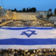 Bandera-gigante-en-el-Kotel celebramos