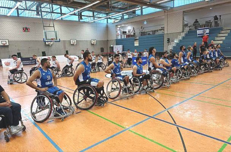 Equipo-de-baloncesto-en-sillas-de-ruedas-en-Colonia-Dror-Even-Zahav sillas