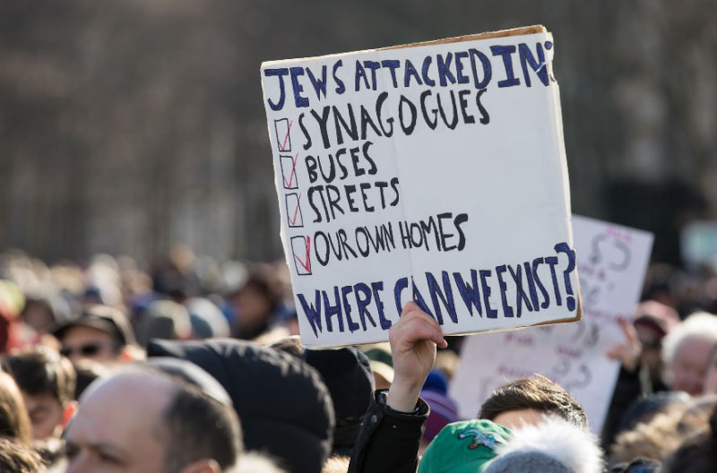 Pancarta-marcha-contra-antisemitismo odio