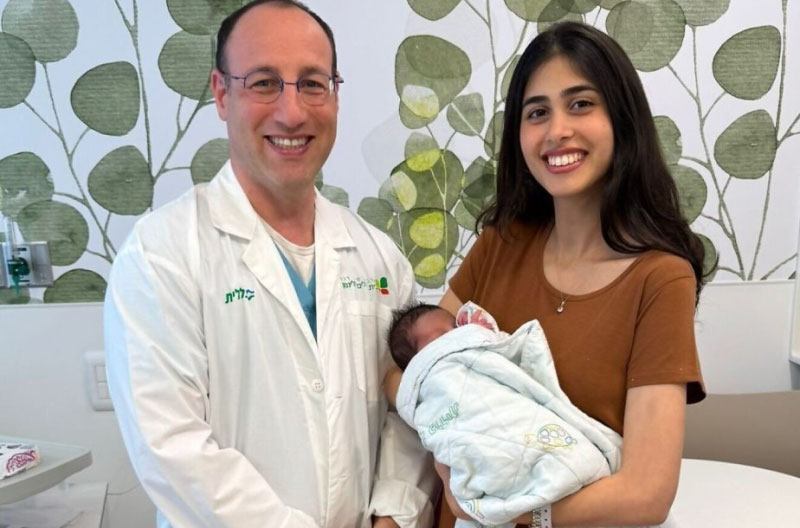 Doctor-White-Tzofiya-y-la-bebe embarazo