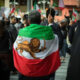 Protesta-en-Iran-con-bandera-perfil.com_ protestas