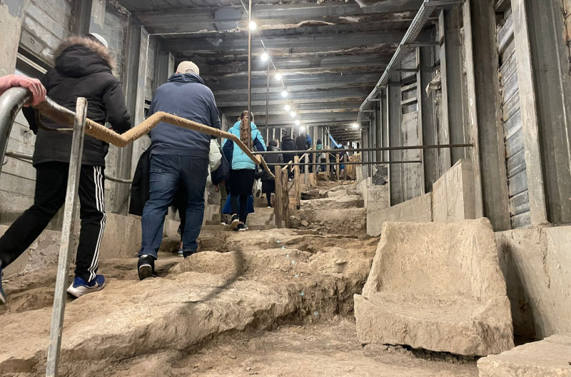 Visitantes-del-Camino-de-los-Peregrinos templo