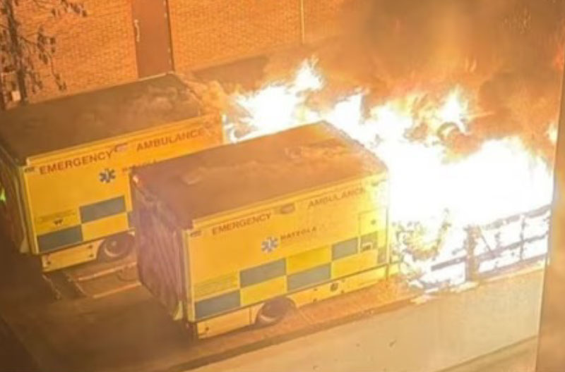 Vehiculos-de-Hatzalah-incendiados revolucionaria