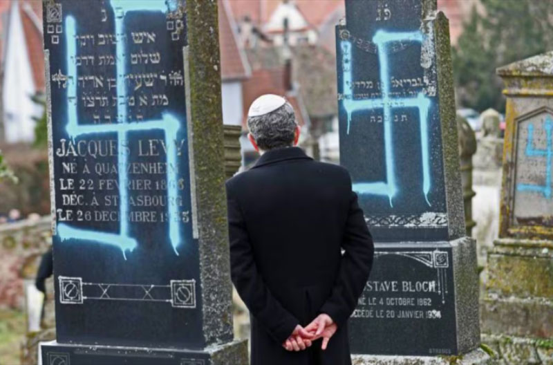 Lapidas-con-esvasticas octubre