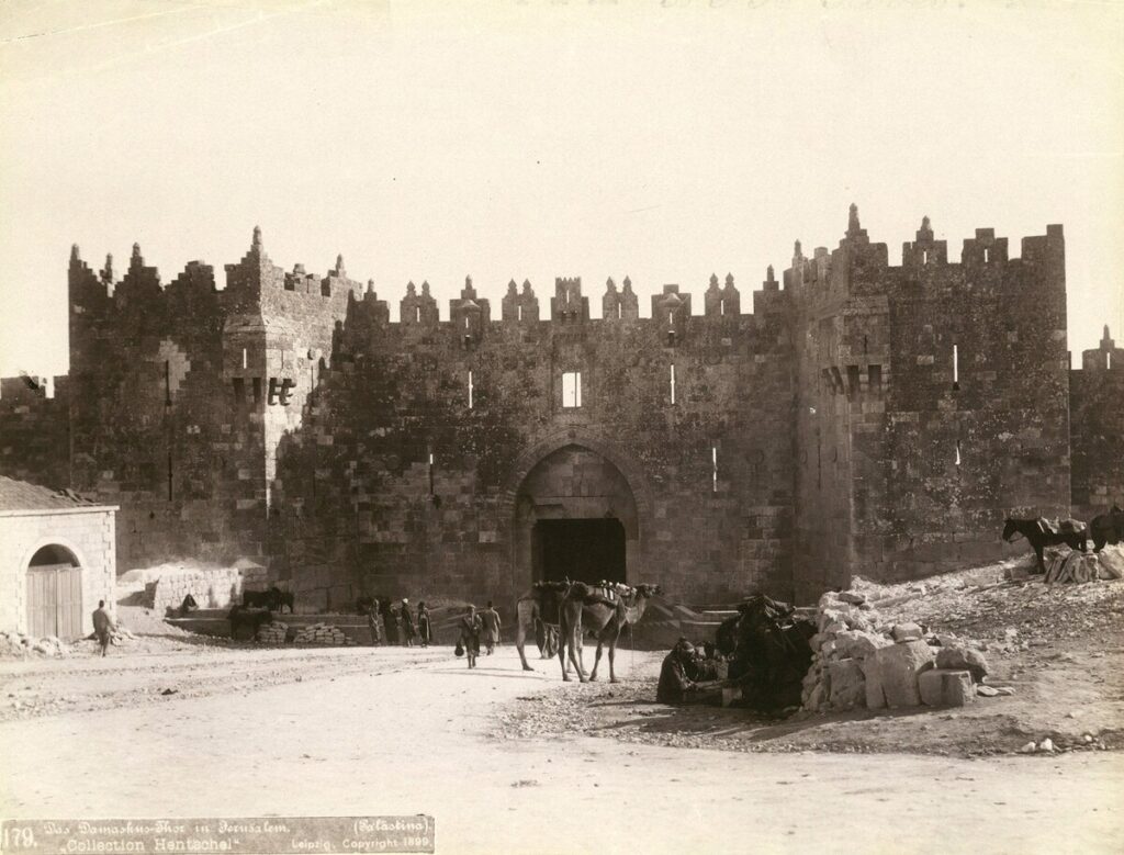 3.-Puerta-de-Damasco-1899-EFE pueblo