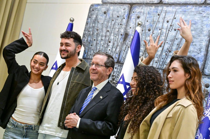 Bettan-con-presidente-Herzog-Yahoo-News canción
