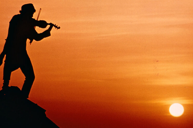 Violinista-sobre-el-tejado historia