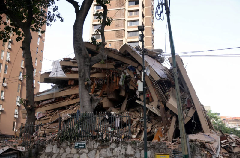 Edificio-colapsado-en-Caracas-CNN ayuda