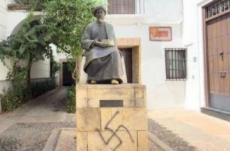 Estatua-de Maimonides vandalizada